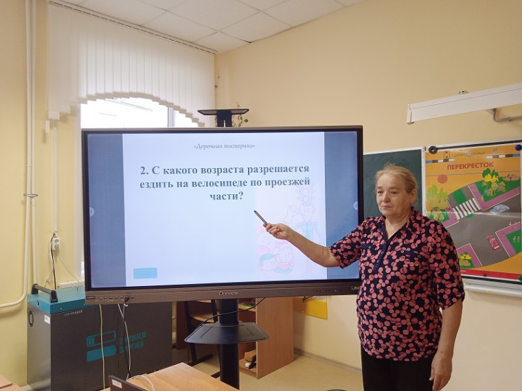 Игра-викторина по правилам дорожного движения «Знай, умей и соблюдай»..